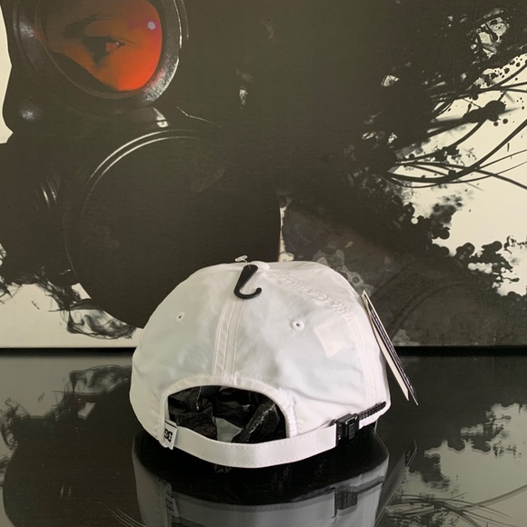 DC SHOES ZIP 5-PANEL WATER PROOF ADJUSTABLE HAT - Picture 4 of 5